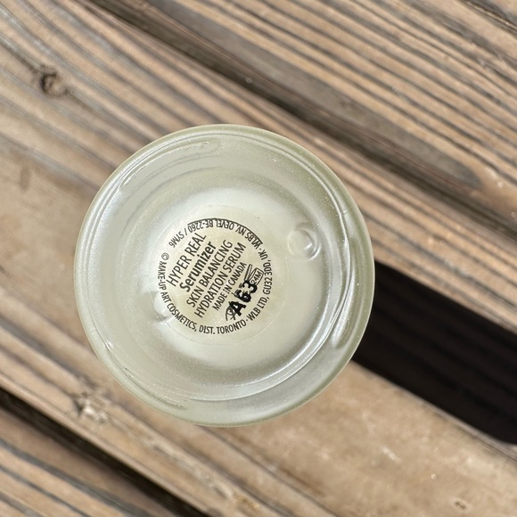 MAC Hyper Real Serumizer - Picture 2 of 3